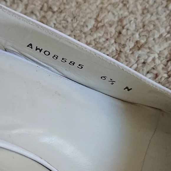 Stuart Weitzman white leather peep toe wedges size 6.5N - Picture 9 of 14